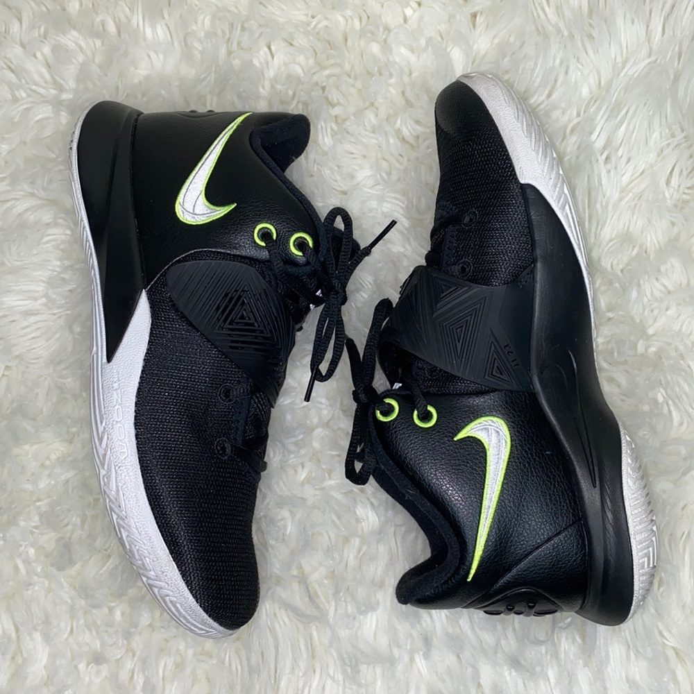 Nike Kyrie Flytrap 3 Basketball Sz 8 - Picture 2 of 14